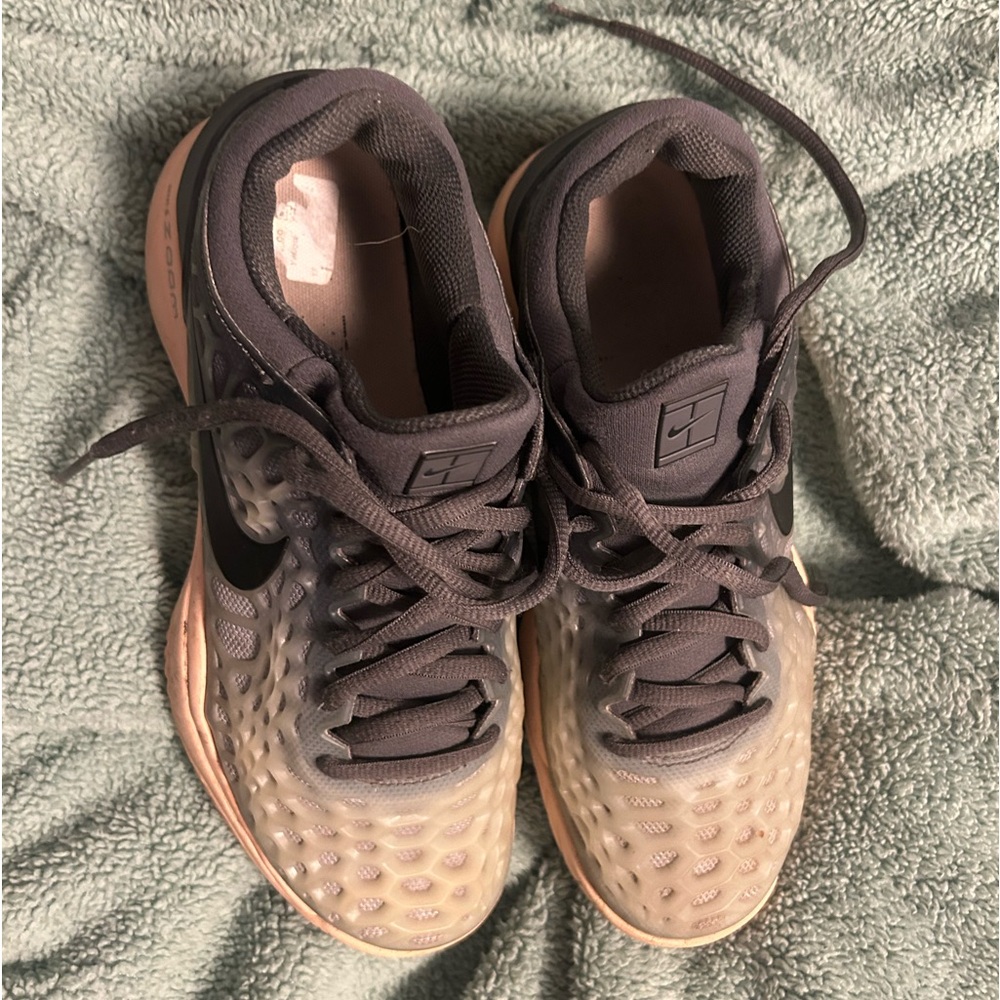 women’s 7.5 Nike running shoes